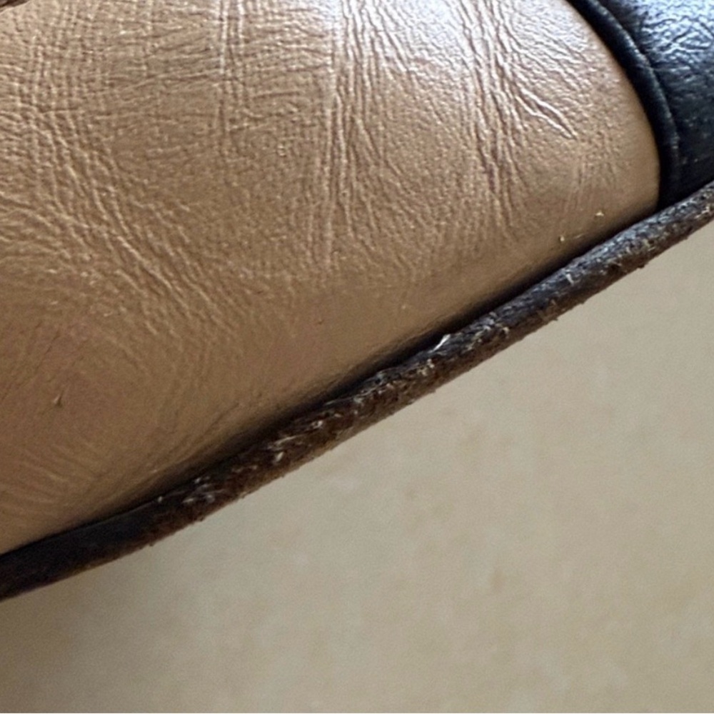 CHANEL Lambskin Beige and Black Flats - Picture 8 of 16